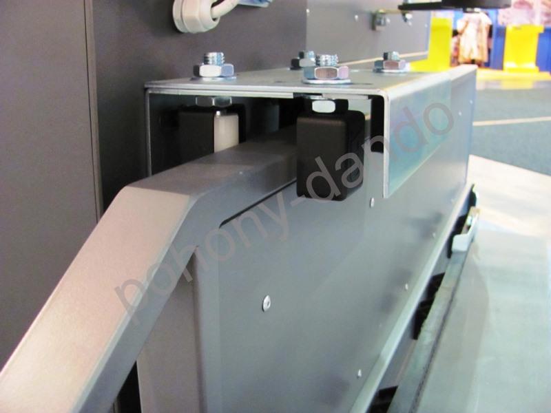 W462M horné vedenie nastaviteľné na šírku profilu 10-85mm, 4x nylonové kolieska D30mm H40mm