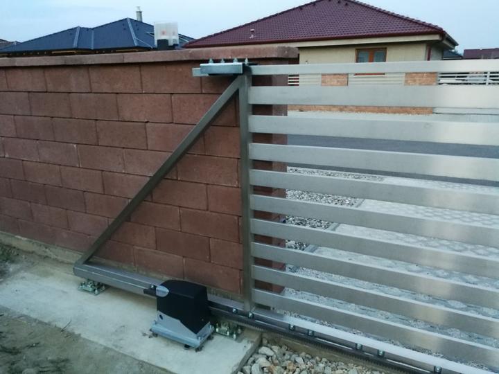 C462IX P nerezové horné vedenie brány so 4 vodiacimi kolieskami (30x40mm / M14), nerez /AISI304