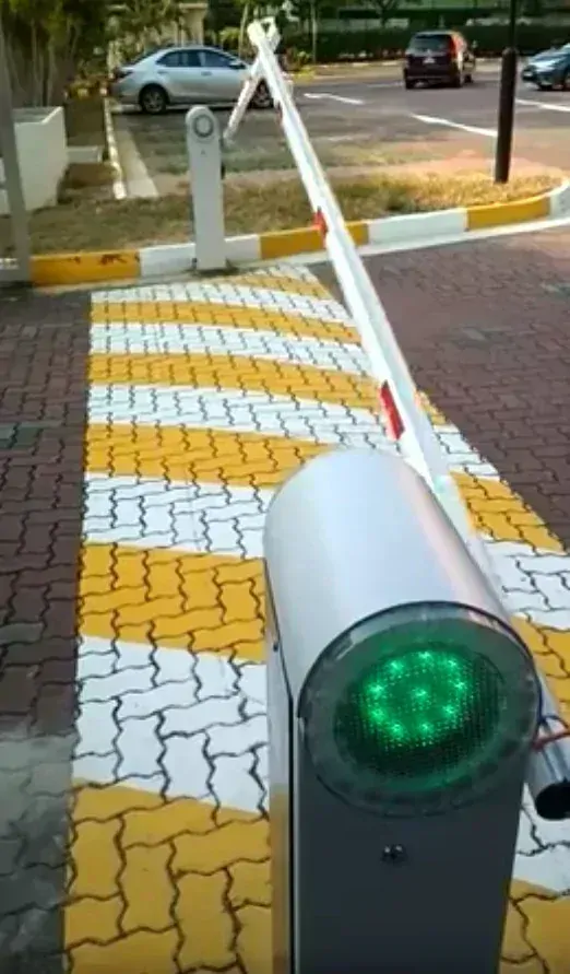 KEY ALT324KF FAST LINE KIT rýchla závora do 3m so zabudovaným majákom (24V,330W,40Nm) r.j. CT-10224F, 1x AST3F, 1x SUB44R, 1x FT22, 500cyklov/hod., 1sek. otvorenia 1x AD, integrované LED zelená/červená