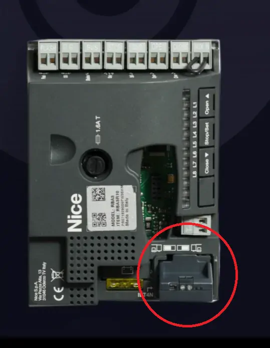 BiDi-ZWave je špeciálne zariadenie určené na plug & play integráciu medzi riadiacimi jednotkami Nice motorov a inteligentným domácim systémom FIBARO