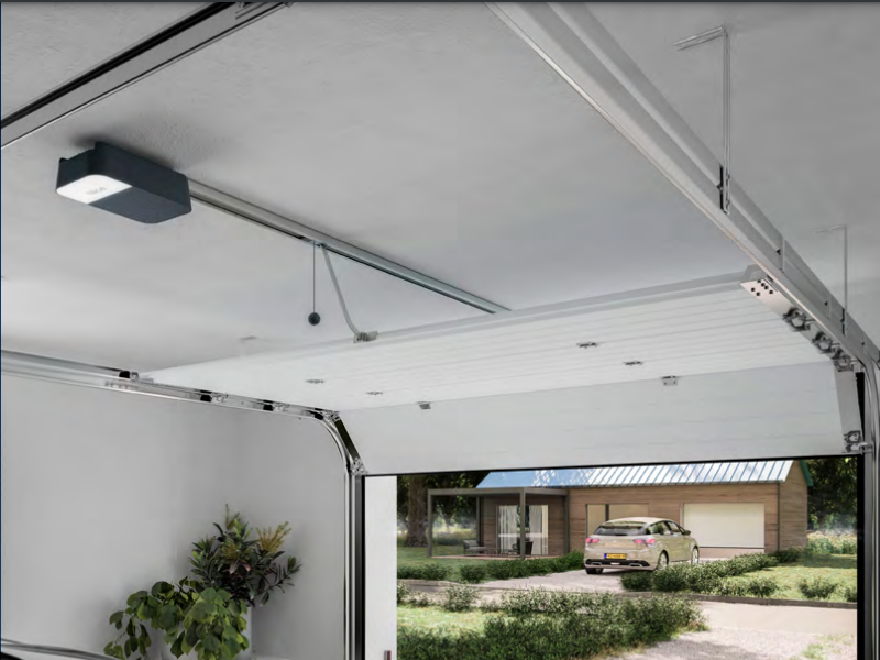 Nice SPIDO32BKCE KIT pre sekcionálnu bránu do 10,5m2, 1x SPIDO600 (24V, 150W,600N), zabudovaná riadiaca jednotka a prijímač, 2x INTI2 1x SR32B