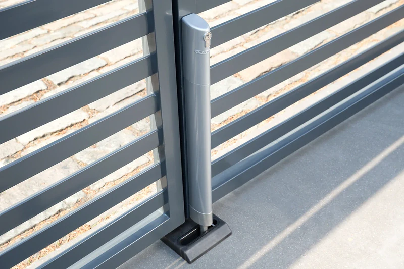 LOCINOX® OGS stredový spodný doraz s odtokom vody, pre dvojkrídlové brány, na zabetónovanie