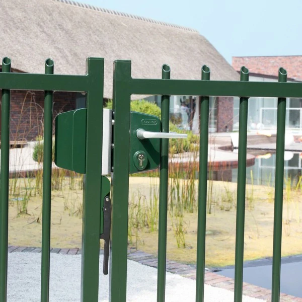 9010 Biela SAKLQF Nastaviteľná dorazová lišta pre krídlové bránky