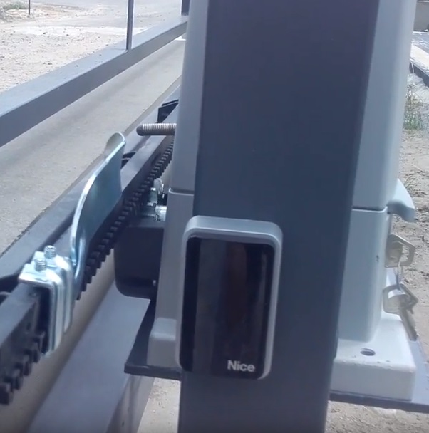 RB600BDKCE -1x Robus600, 1x RBA3R10, 2x MYGO4, 1x OXIBD, 1 pár EPMB, 1x ELDC, sada pre posuvnú bránu do 600kg/ 8m