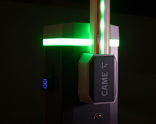 803BB-0160 CAME GARD GT4- cestná závora pre prejazd do 4 m s 24V D.C. rýchlosť otvorenia 2 ÷ 4 sekundy, nepretržitá prevádzka 